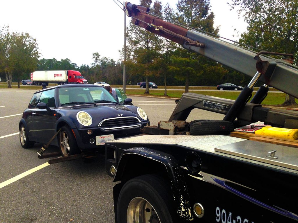 My Mini gets a tow down to Jacksonville. The end of a roadtrip era.